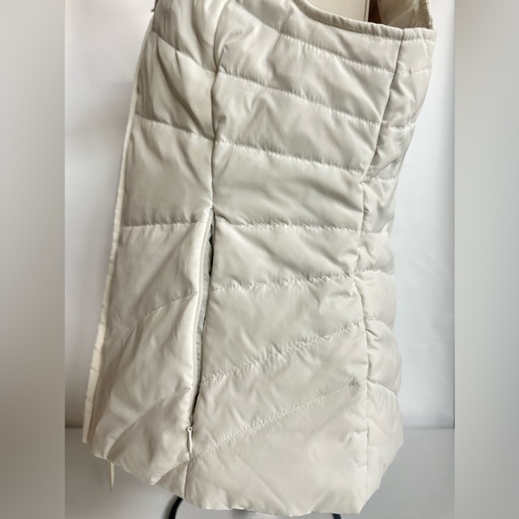 Woman's Kenneth Cole Reaction Down/Feather
Body warmer. Puffer Vest Ivory Sz M - Picture 9 of 13